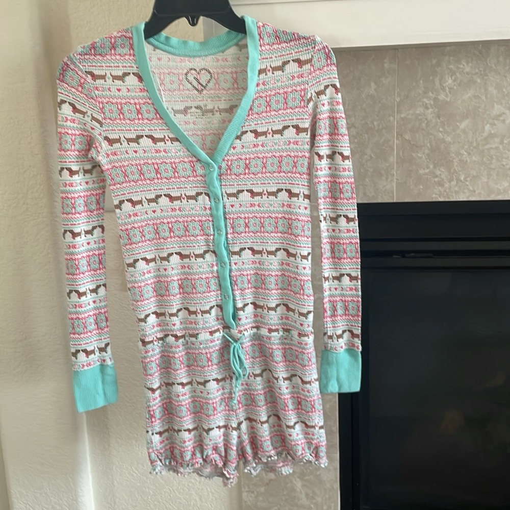 Super cute LOVE LOVE lomg sleeve PJ shorts jumper 
Size S 
Soft comfy super cute